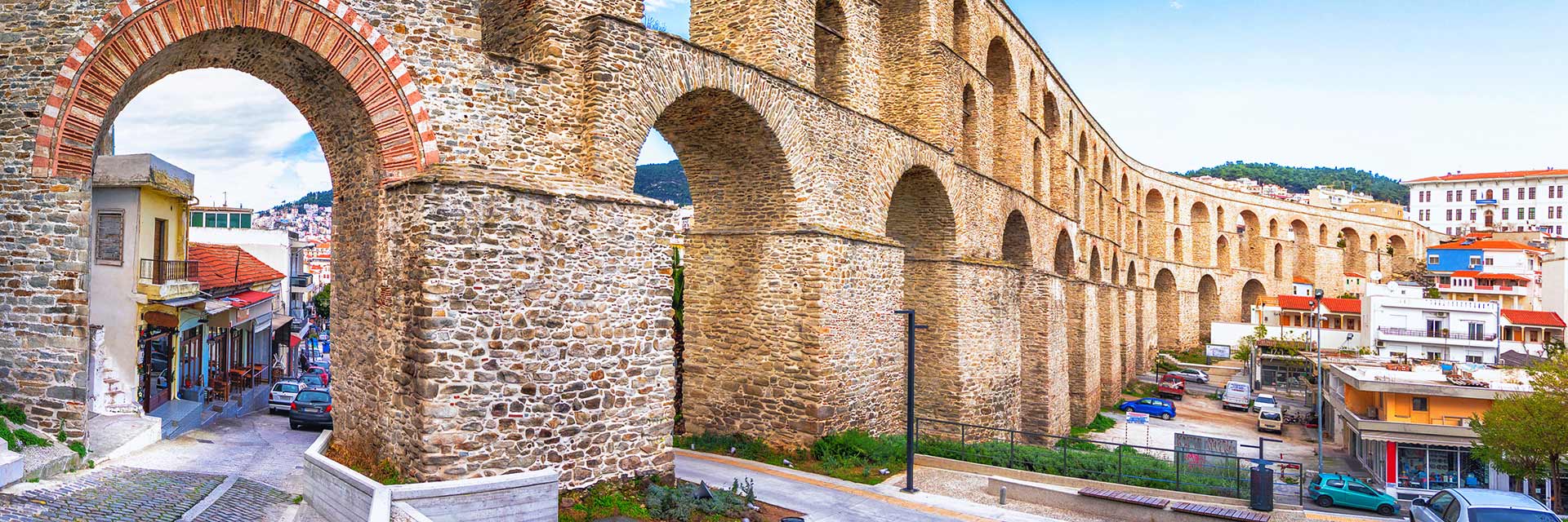 a wall is decorated with many arches