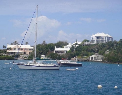 a group of homes and boats on the bermuda coast
