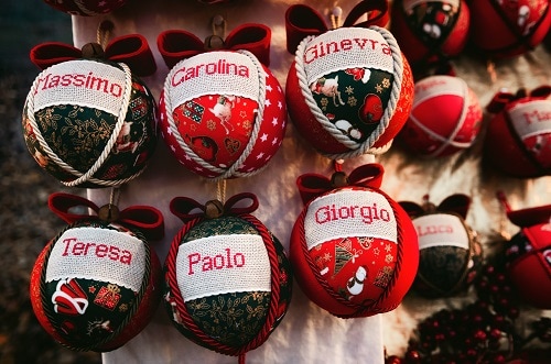 personalized christmas ornaments in a marketplace in italy