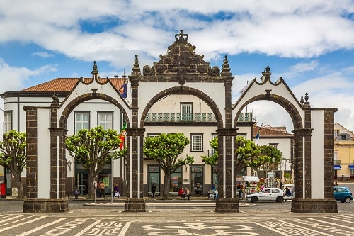 the Portas da Cidade or the three arched gate that welcomes you to ponta delgada
