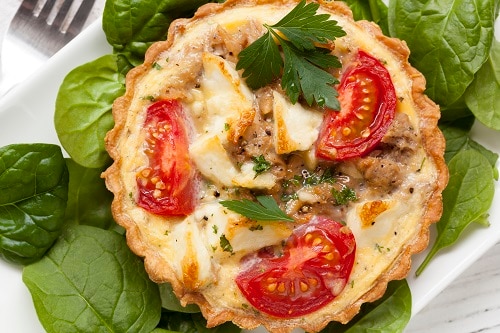 spinach and tuna tart with tomatoes and feta cheese