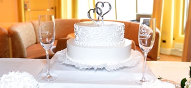 a two tier wedding cake